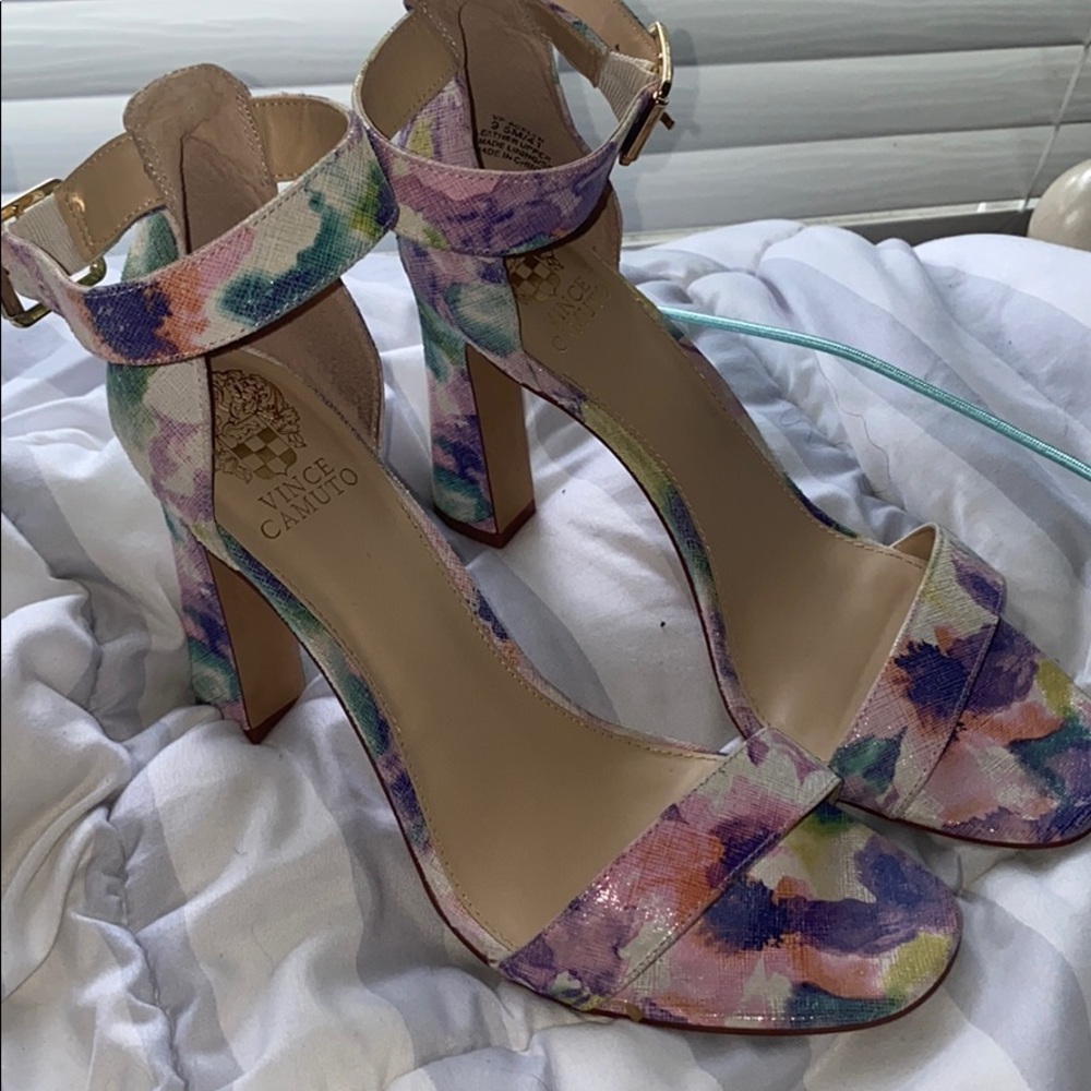 Vince Camuto Floral Heels size 9.5